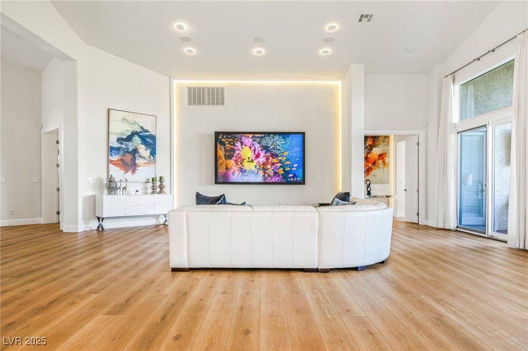 Interior, Living room, Recessed Lighting, Wood Texture Flooring