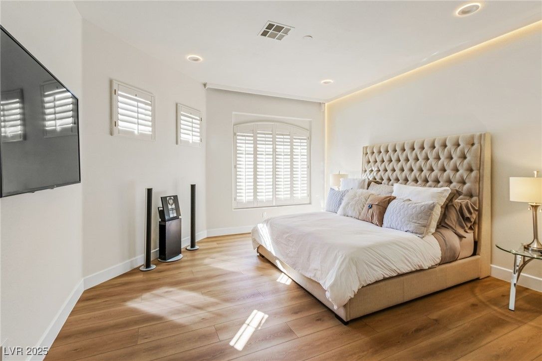 Bedroom, Interior, Recessed Lighting, Wood Texture Flooring