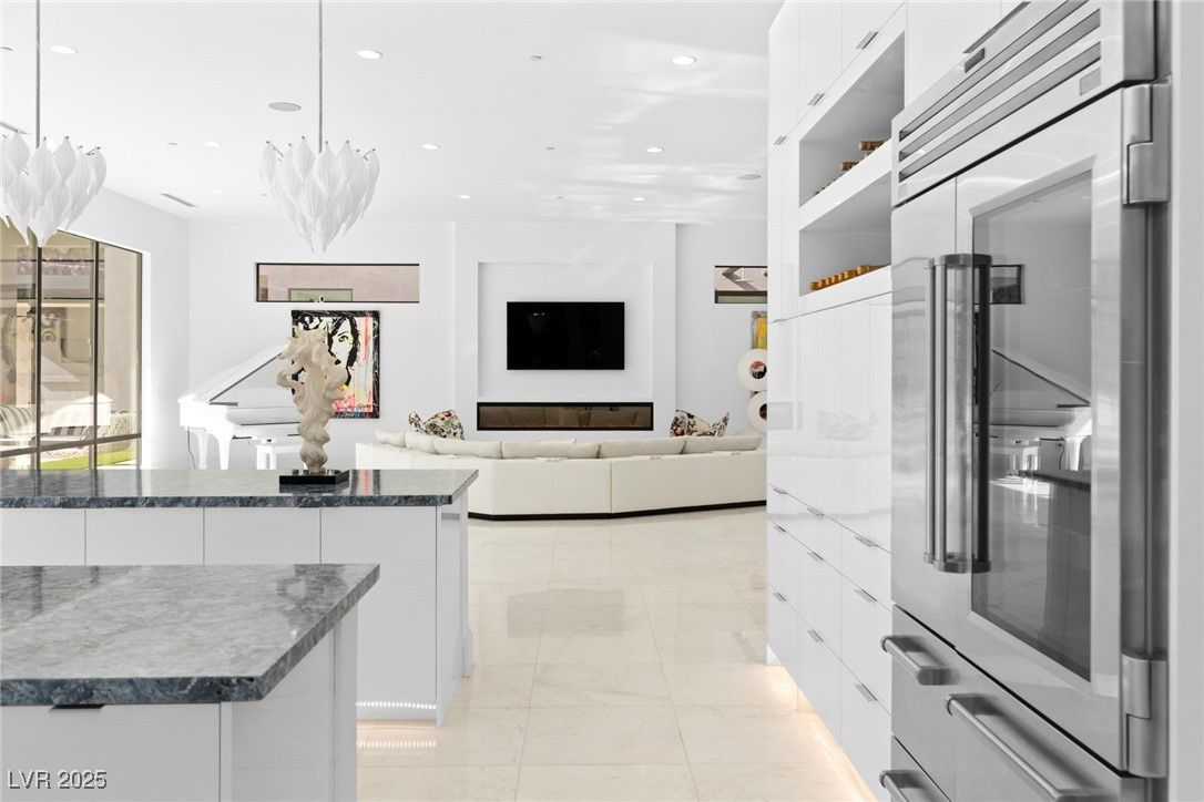 Interior, Kitchen, Living room, Pendant Lights, Recessed Lighting, Stainless Steel Appliances