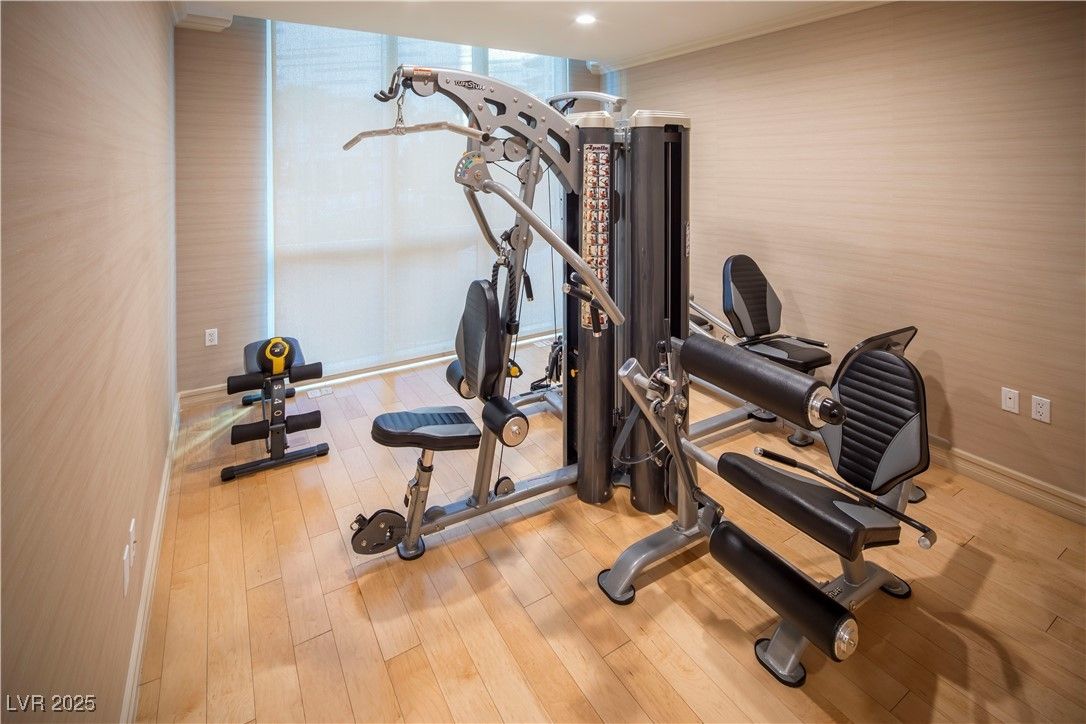 Fitness Equipment, Interior, Recessed Lighting, Wood Texture Flooring