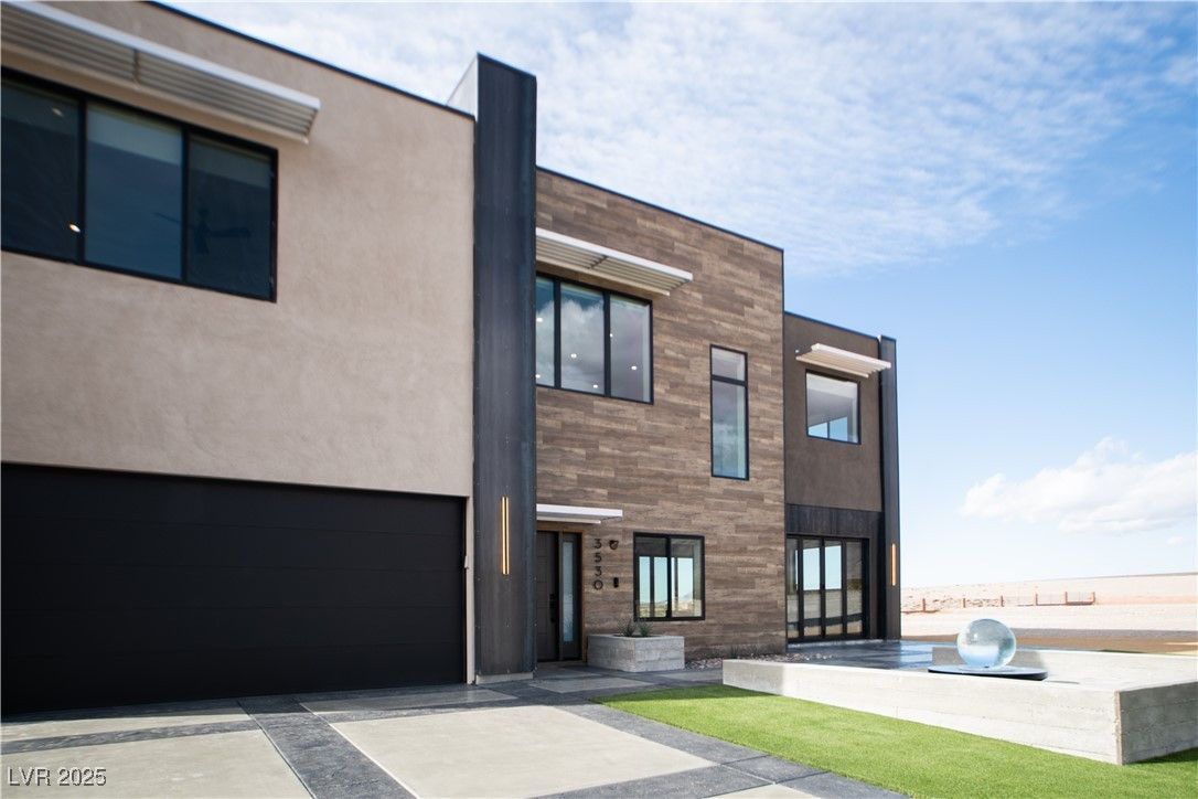 Attached, Exterior, Facade, Modern