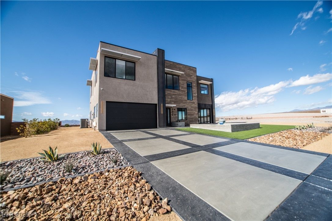 Attached, Exterior, Facade, Modern