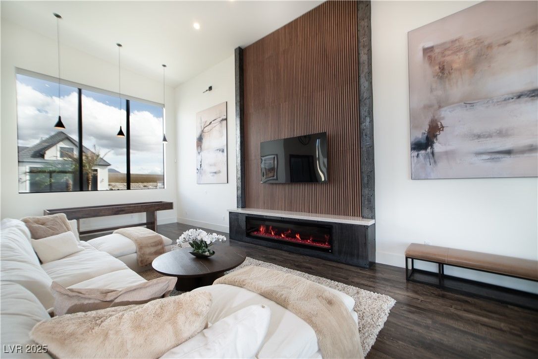 Fireplace, Interior, Living room, Pendant Lights, Recessed Lighting, Wood Texture Flooring