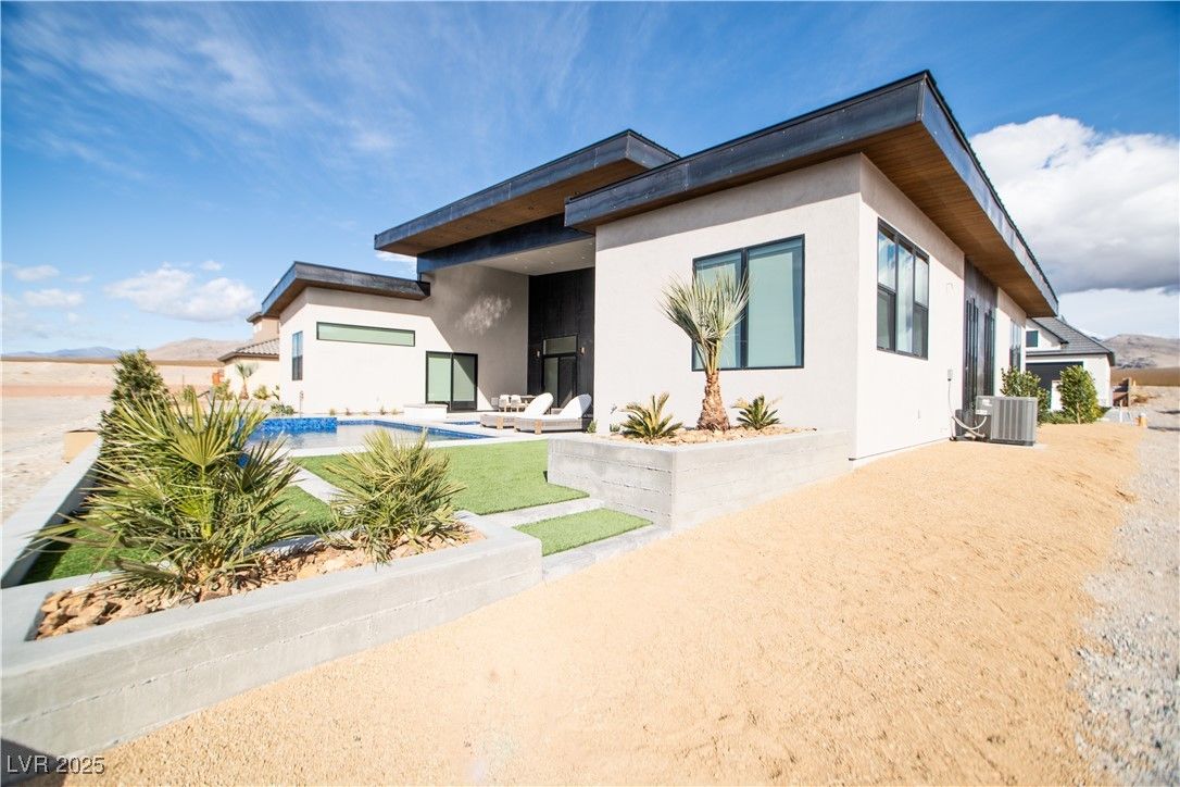 Backyard, Exterior, Pool