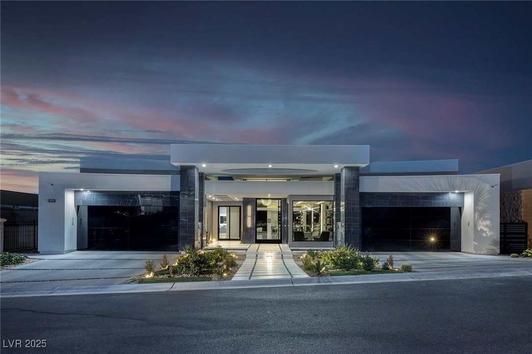 Attached, Exterior, Facade, Modern