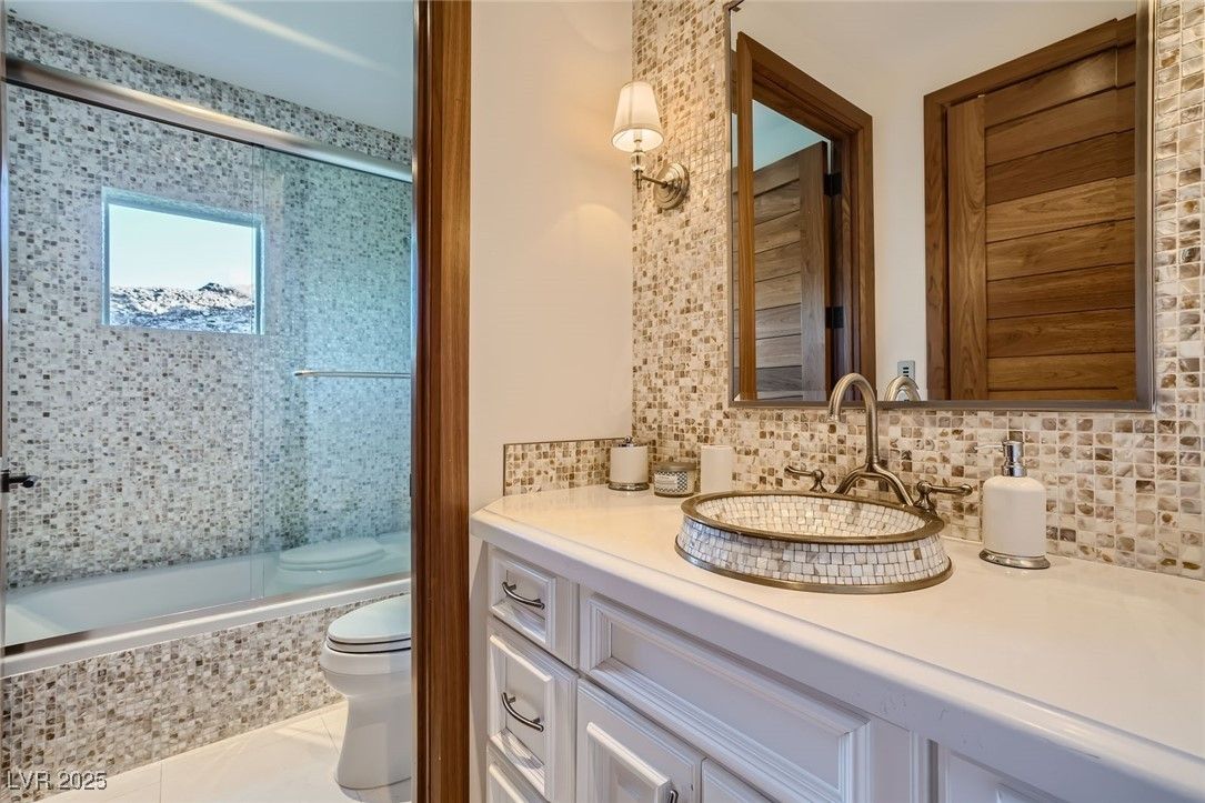 Bathroom, Interior, Tile Countertops
