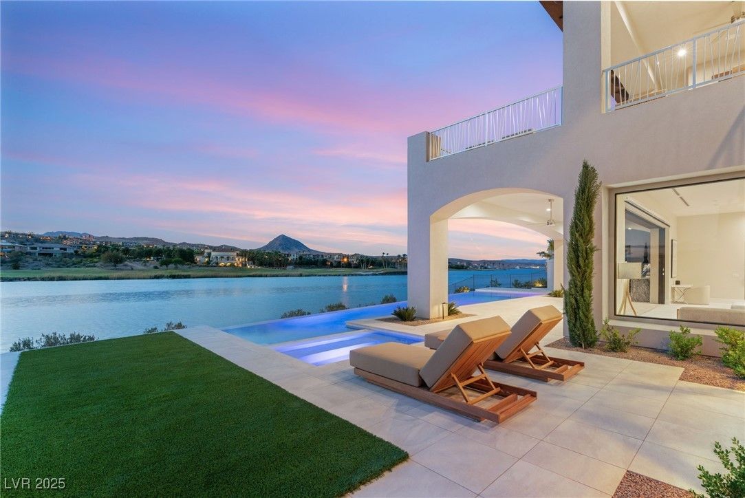 Exterior, Pool, Water