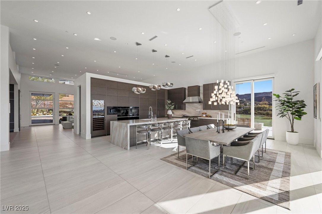 Dining room, Interior, Kitchen, Pendant Lights, Recessed Lighting, Stainless Steel Appliances