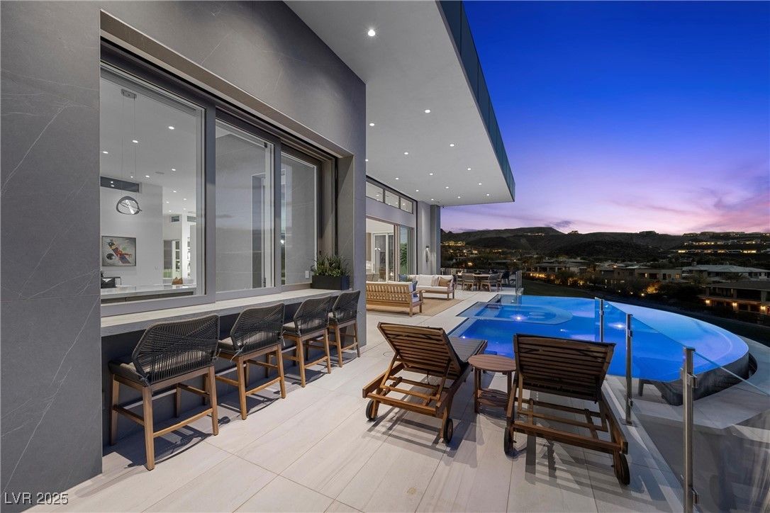 Exterior, Pool, Recessed Lighting
