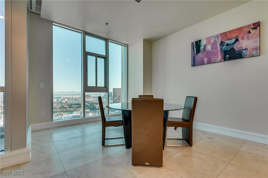 Dining room, Interior