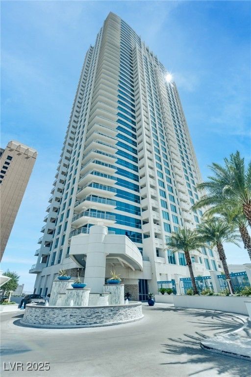 Exterior, Facade, Condo Building