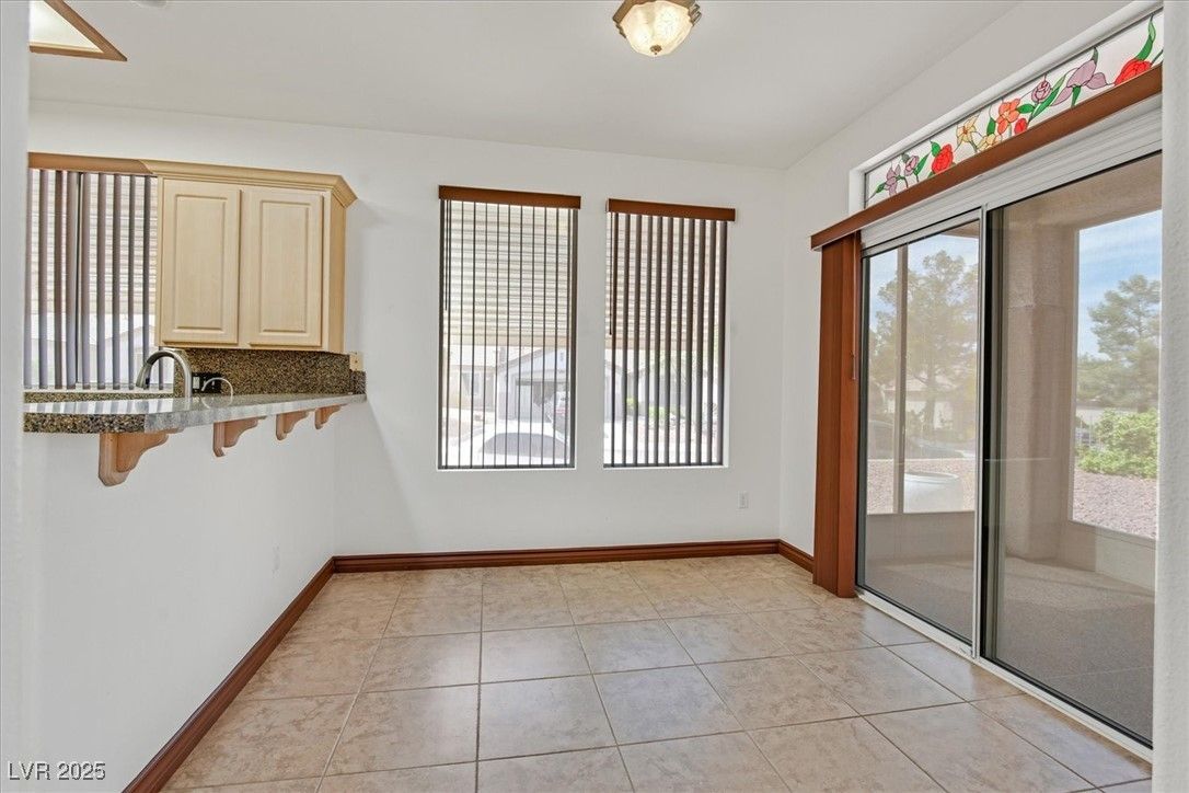 Empty room, Interior