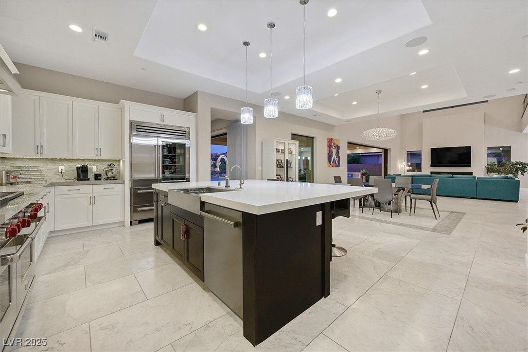 Chandelier, Dining room, Interior, Kitchen, Living room, Pendant Lights, Recessed Lighting, Stainless Steel Appliances