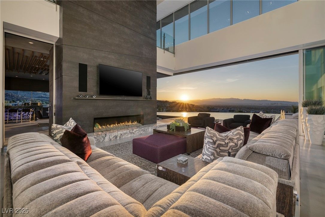 Fireplace, Interior, Living room, Water