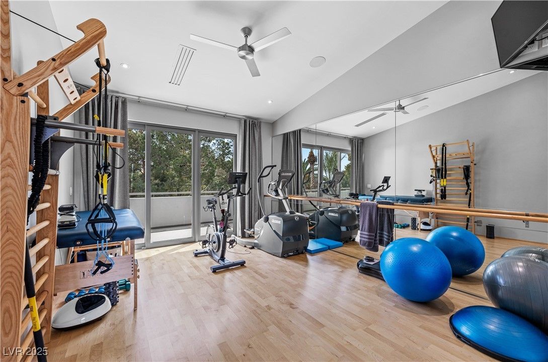 Fitness Equipment, Interior, Recessed Lighting, Wood Texture Flooring