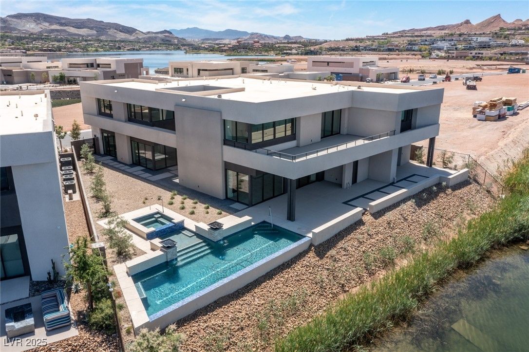 Exterior, Drone