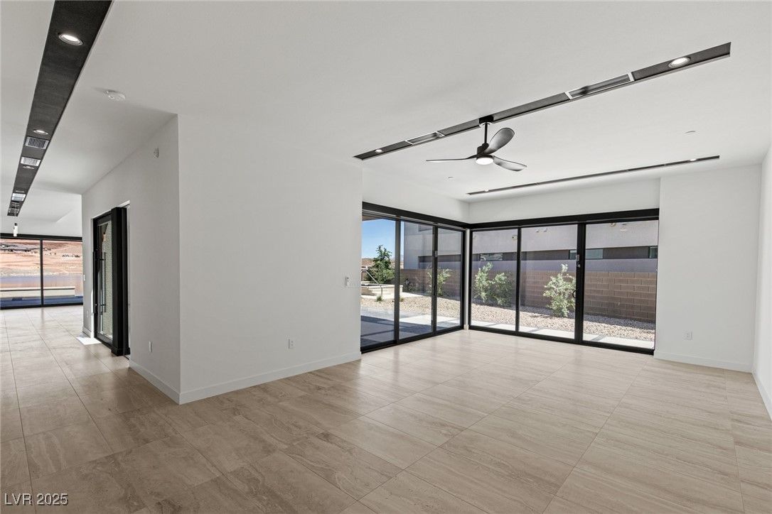 Empty room, Interior, Recessed Lighting