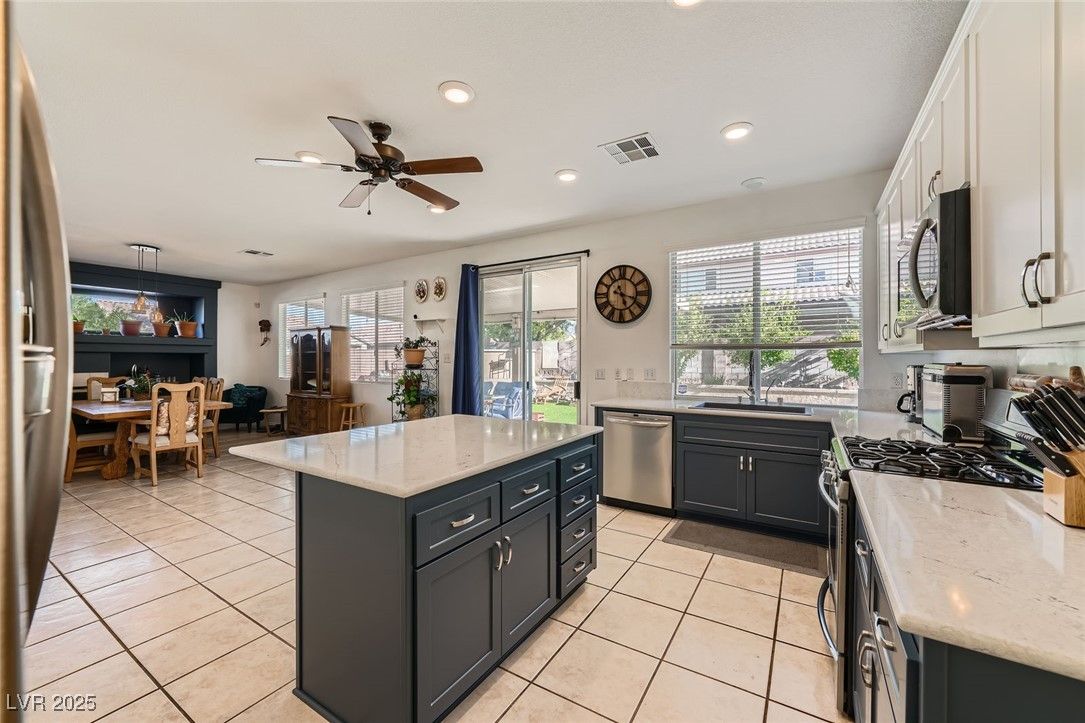 Dining room, Interior, Kitchen, Recessed Lighting