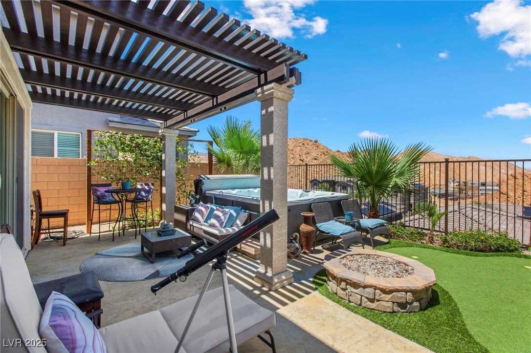 Exterior, Hot Tub