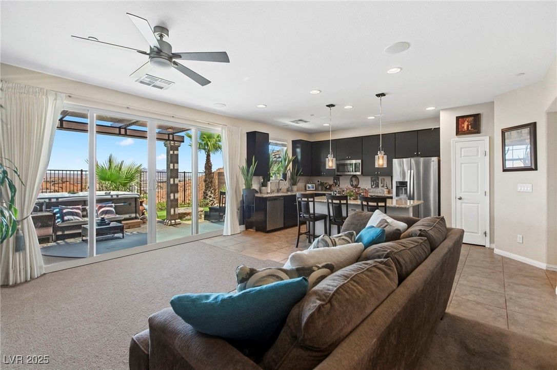 Dining room, Interior, Kitchen, Living room, Pendant Lights, Recessed Lighting, Stainless Steel Appliances