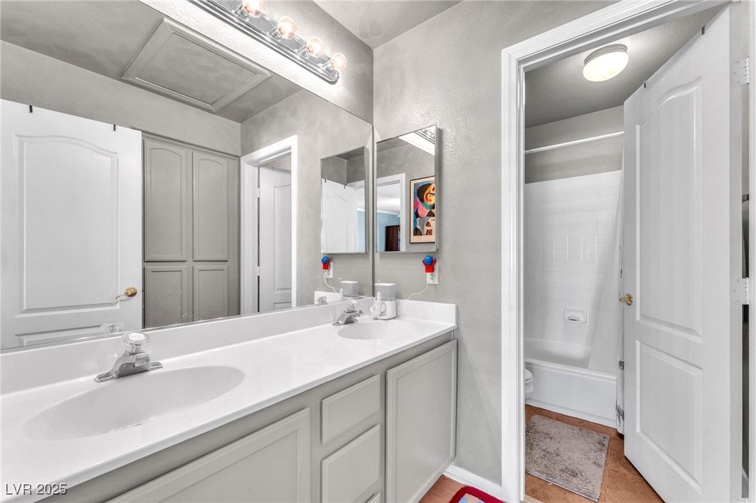 Bathroom, Dual Sink Vanities, Interior