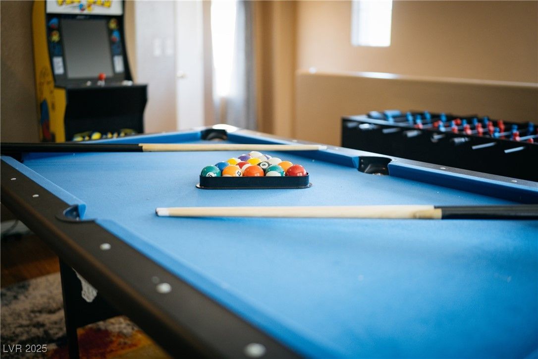 Billiard Table, Game Room, Interior