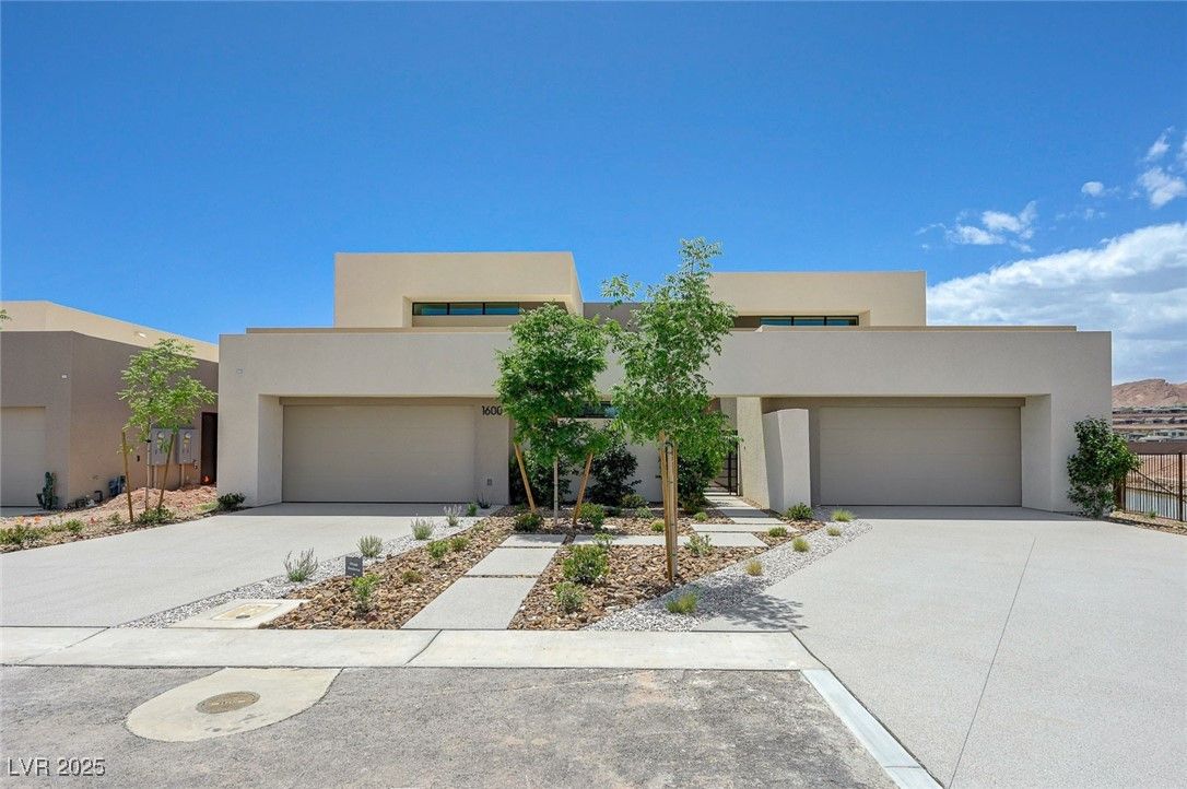 Attached, Exterior, Facade, Modern