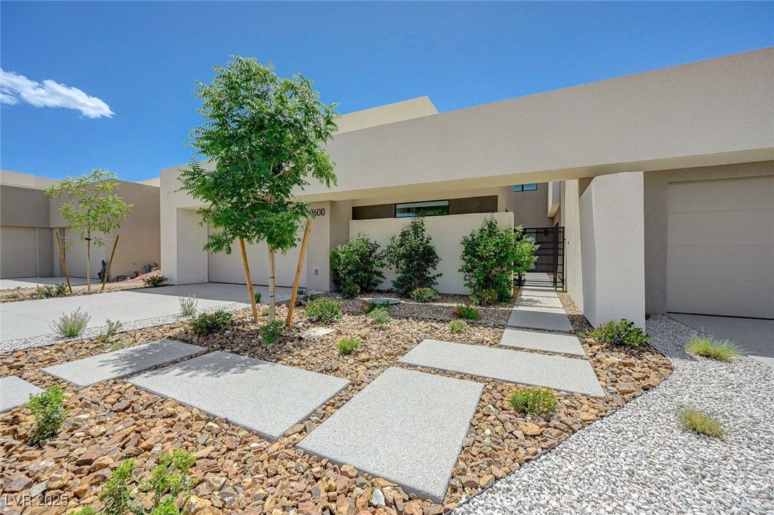 Attached, Exterior, Facade, Modern