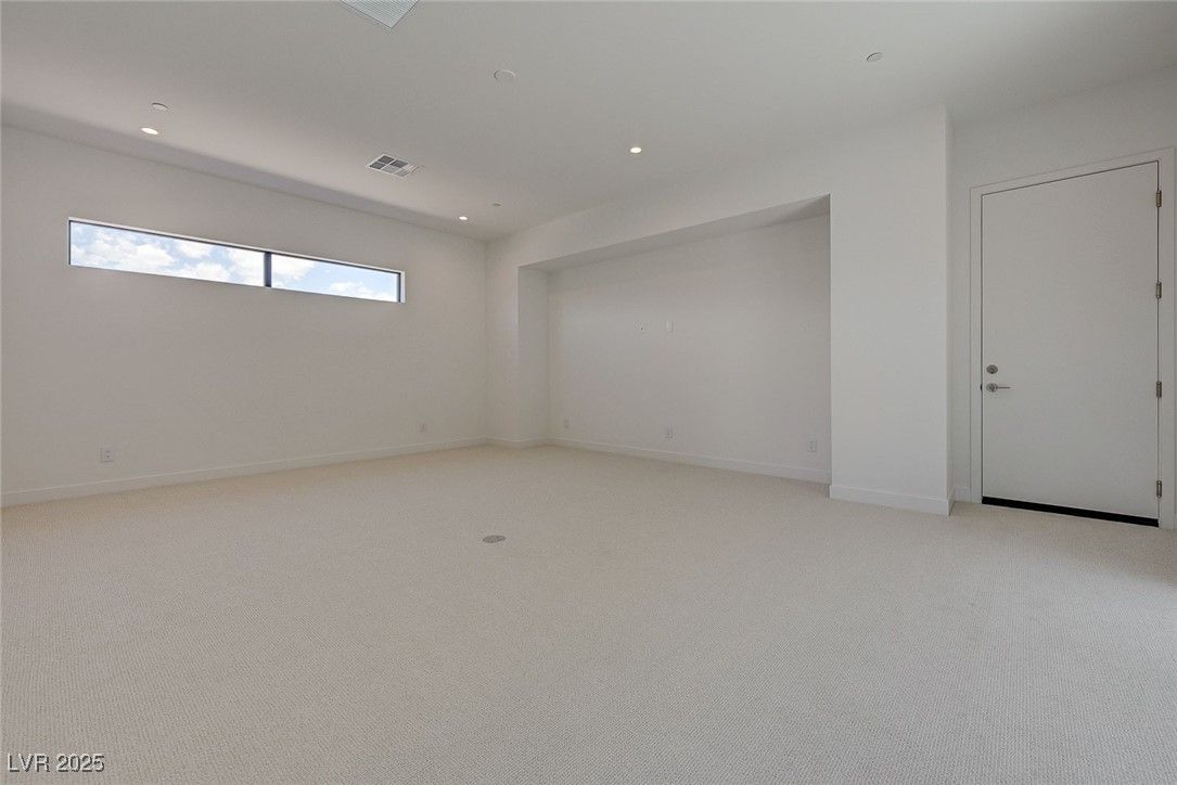 Empty room, Interior, Recessed Lighting
