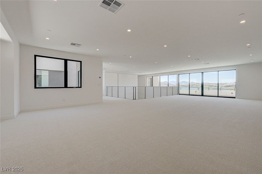 Empty room, Interior, Recessed Lighting