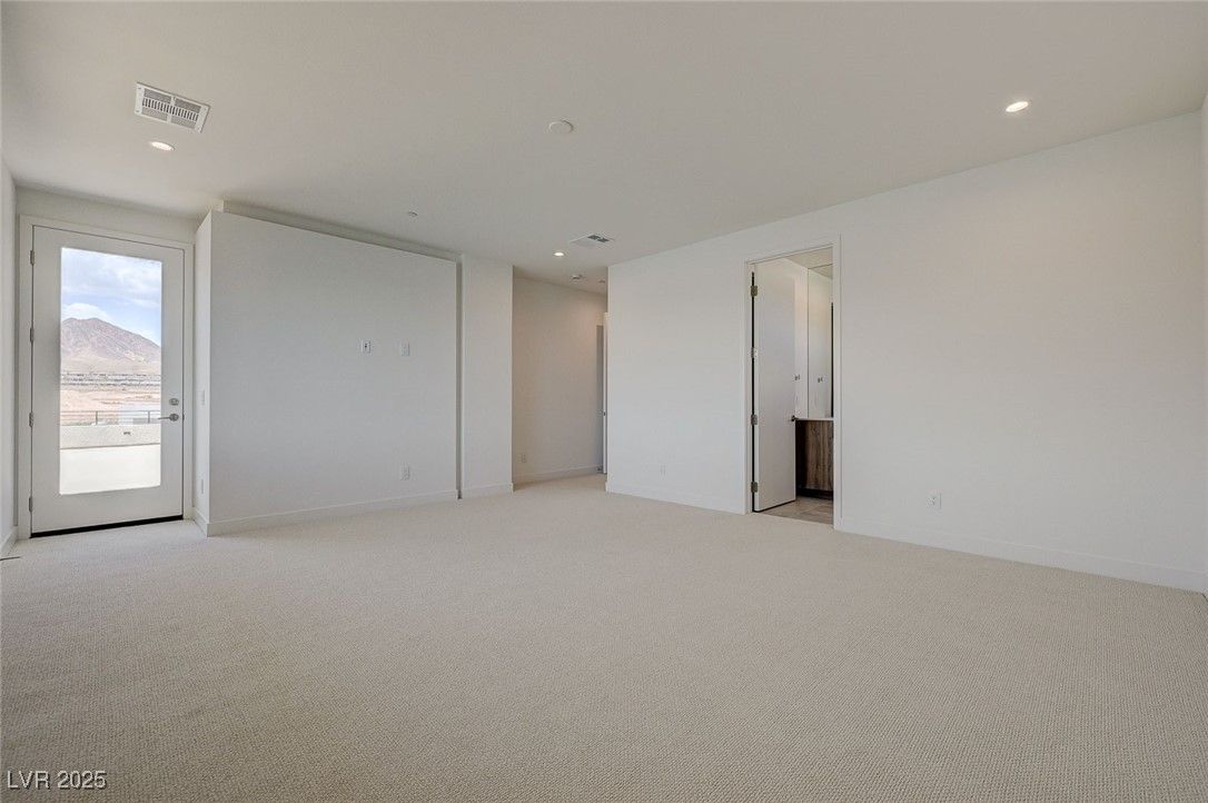 Empty room, Interior, Recessed Lighting