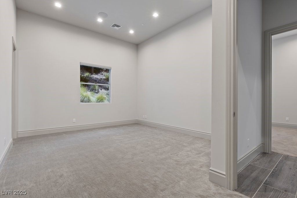 Empty room, Interior, Recessed Lighting