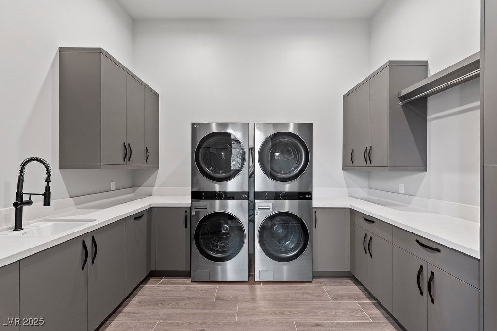 Interior, Kitchen, Washer, Wood Texture Flooring