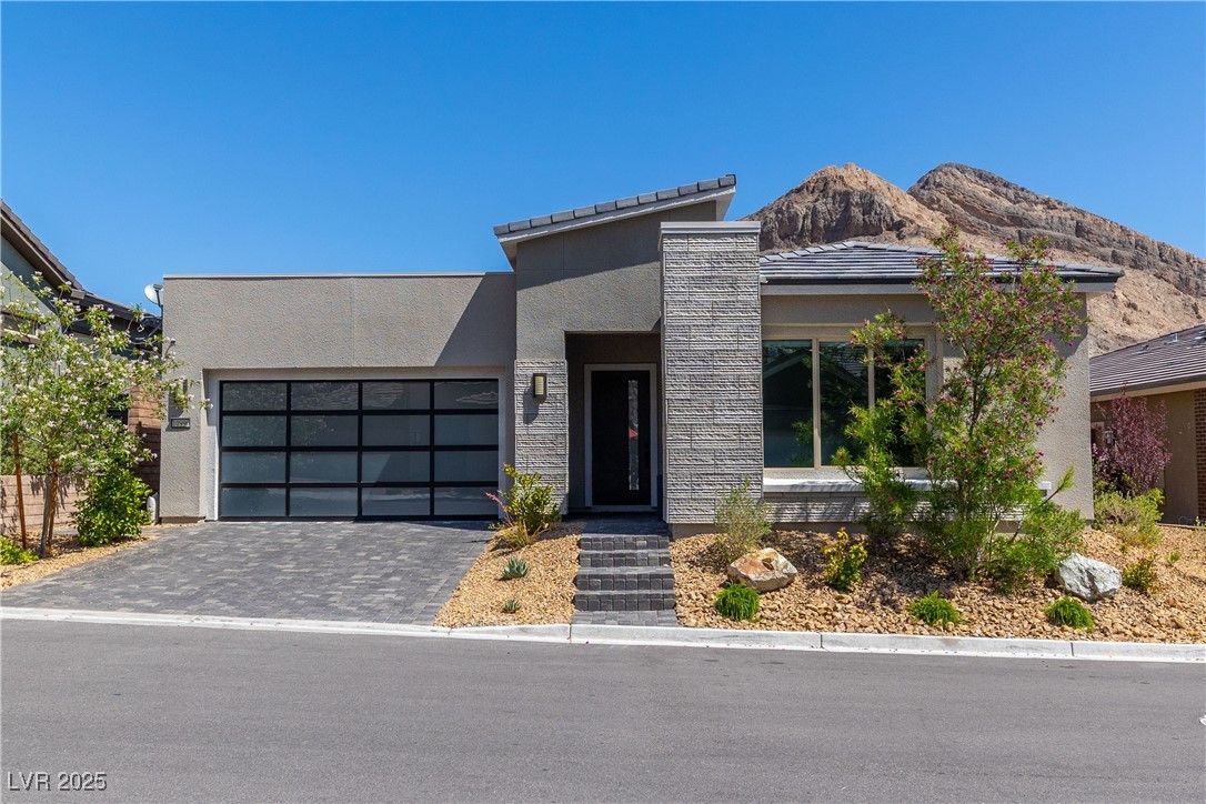 Attached, Exterior, Facade, Modern