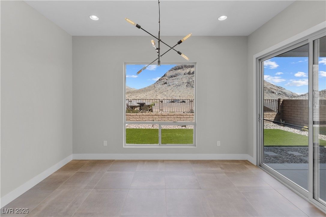 Empty room, Interior, Pendant Lights, Recessed Lighting