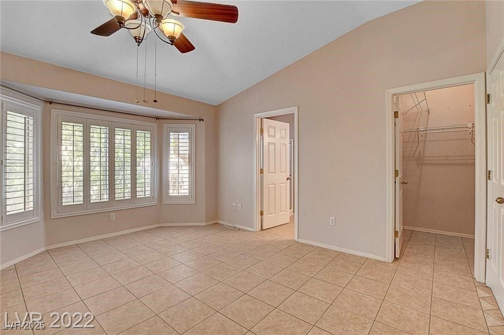 Empty room, Interior, Walk-in Closets