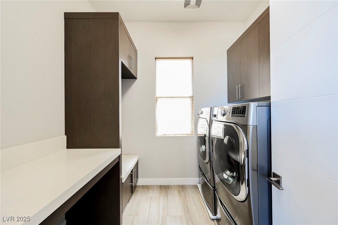 Interior, Washer, Wood Texture Flooring