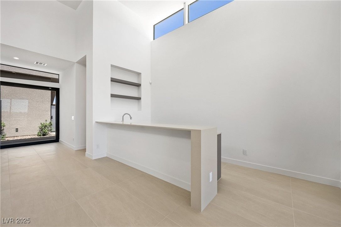 Empty room, Interior, Recessed Lighting