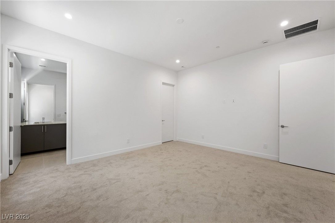 Empty room, Interior, Recessed Lighting