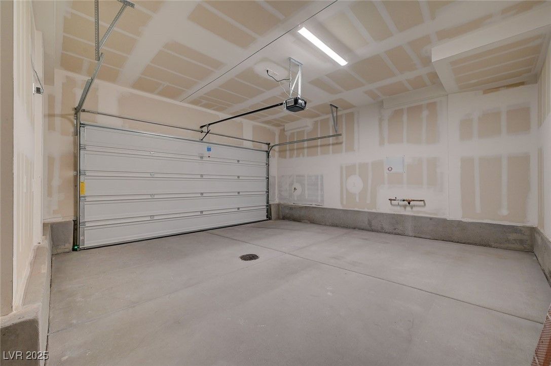 Garage, Interior