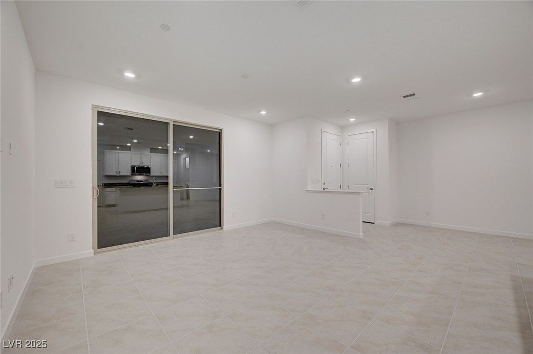 Empty room, Interior, Kitchen, Recessed Lighting