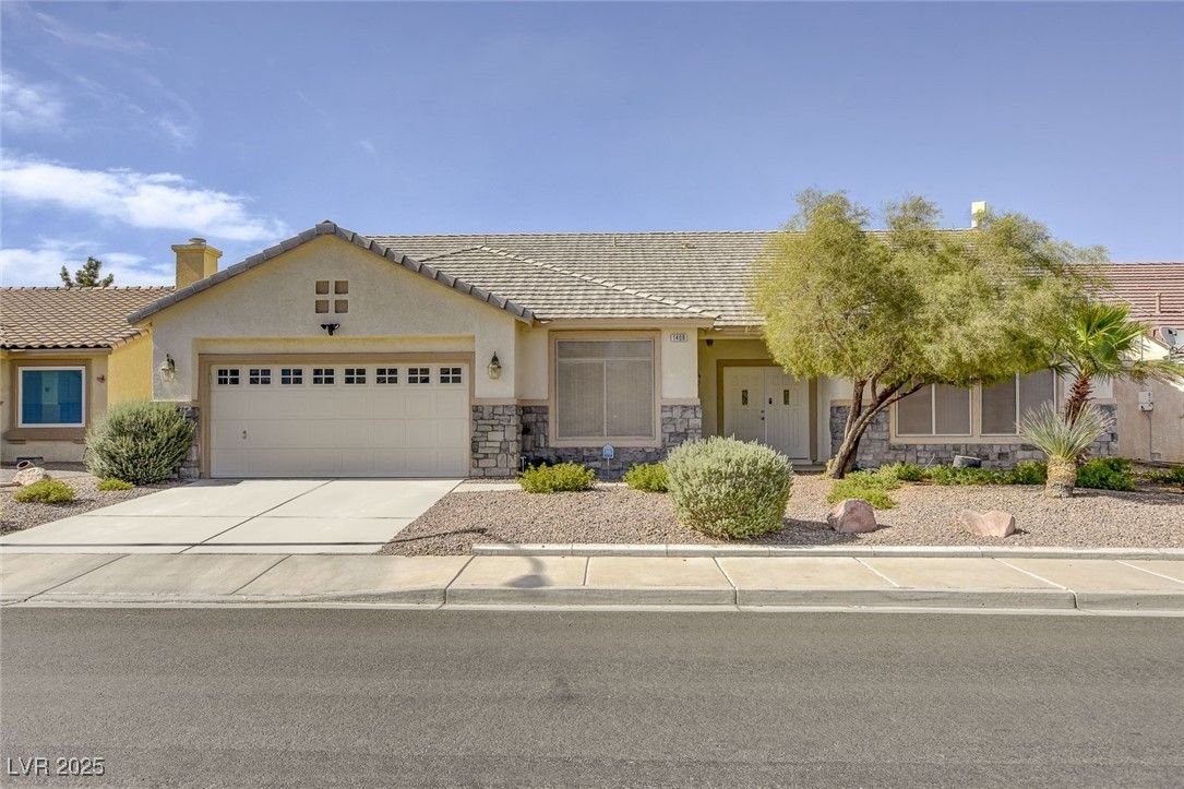 Attached, Exterior, Facade, Ranch