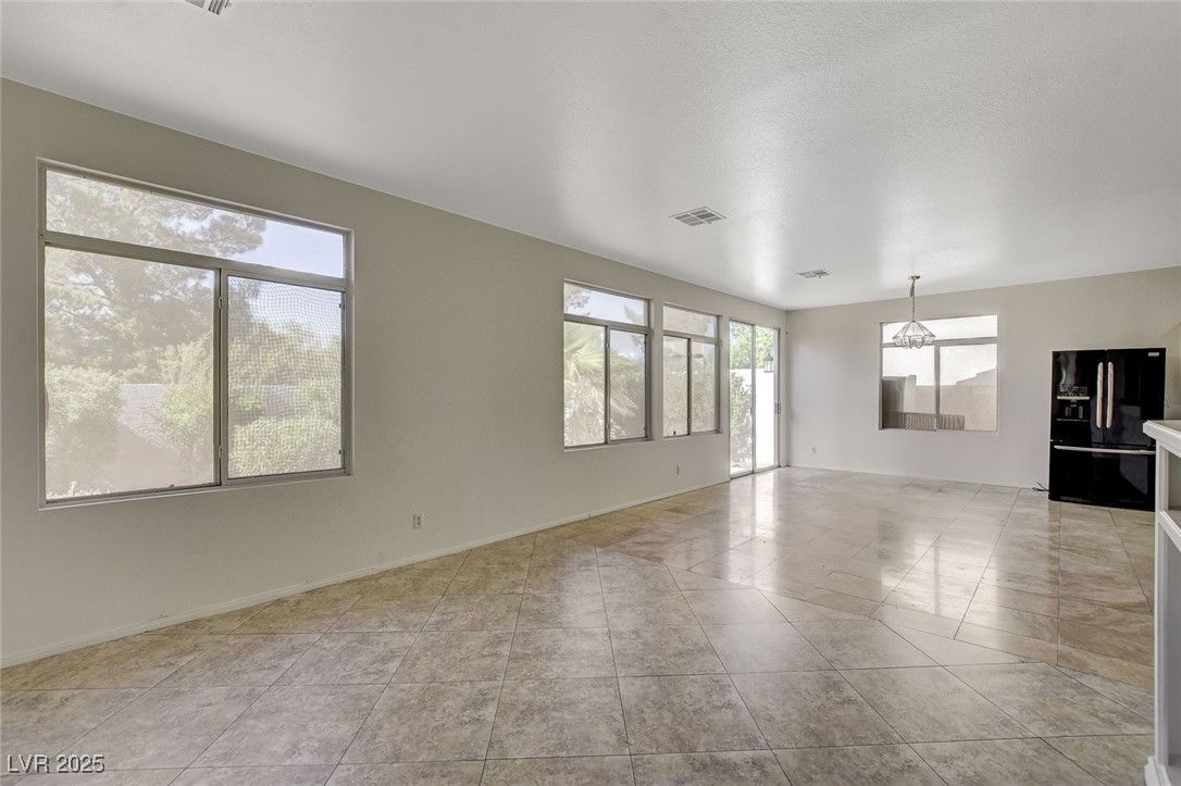 Empty room, Interior, Pendant Lights