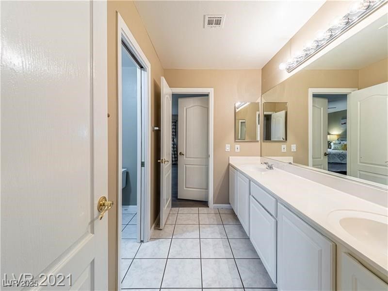 Bathroom, Dual Sink Vanities, Interior