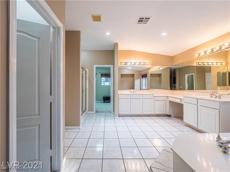 Bathroom, Dual Sink Vanities, Interior, Recessed Lighting