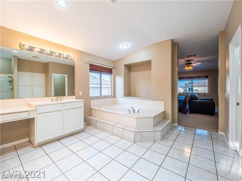 Bathroom, Interior, Recessed Lighting
