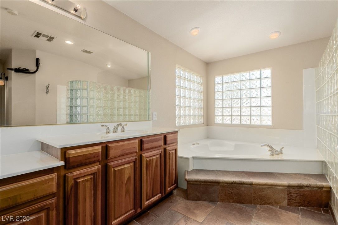 Bathroom, Dual Sink Vanities, Interior, Recessed Lighting