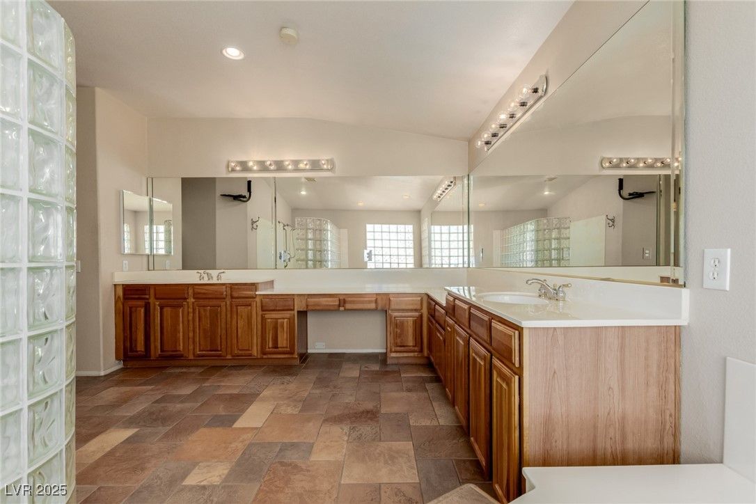 Bathroom, Dual Sink Vanities, Interior, Recessed Lighting