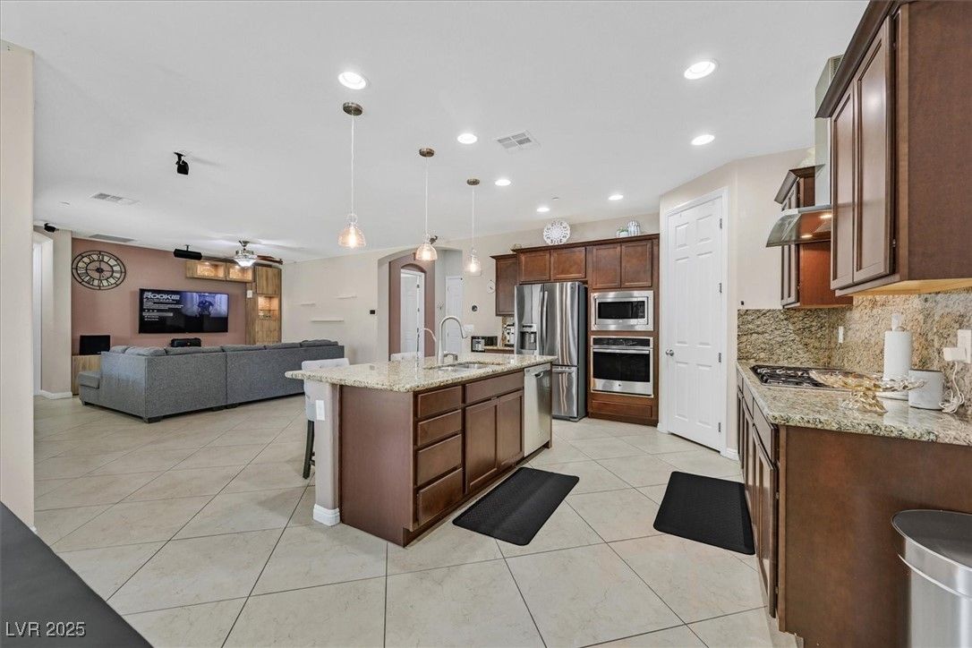 Interior, Kitchen, Living room, Pendant Lights, Recessed Lighting, Stainless Steel Appliances