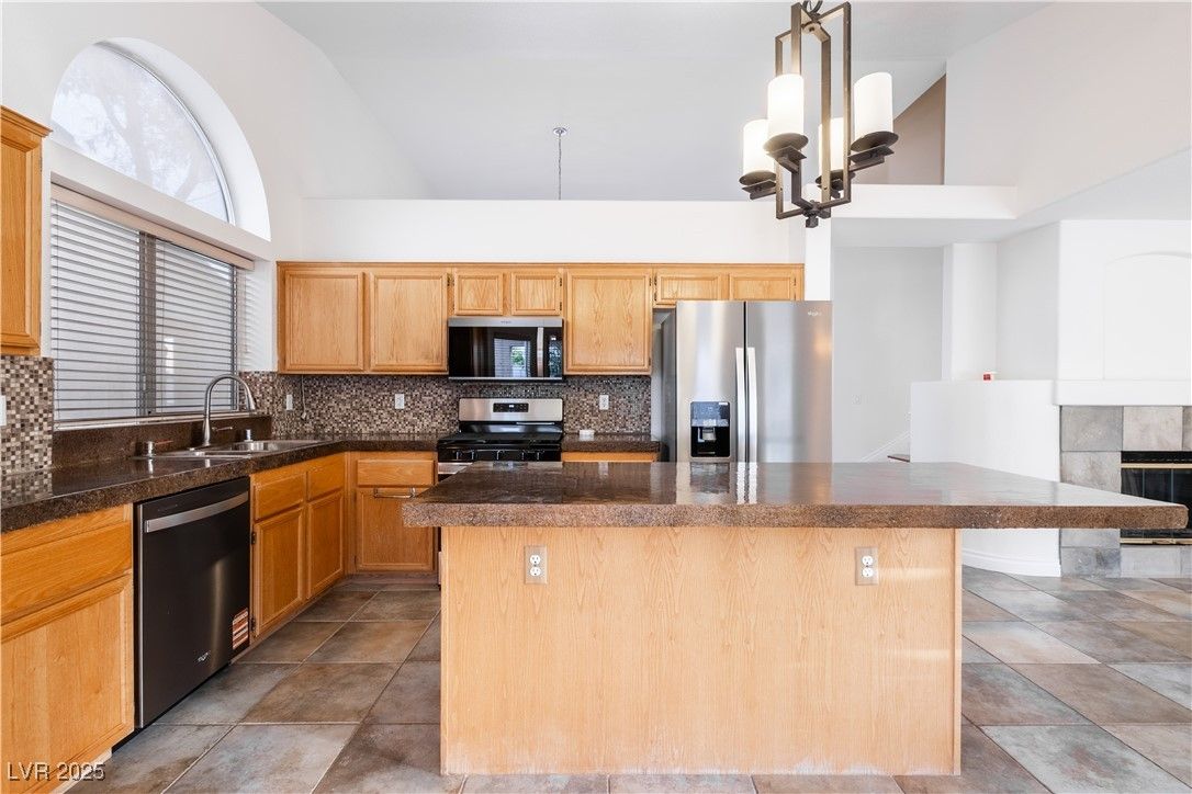 Interior, Kitchen, Pendant Lights, Stainless Steel Appliances